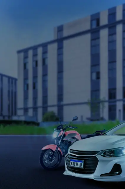 Imagem de um carro azul, ao fundo a haste do banco simulando um portão de garagem