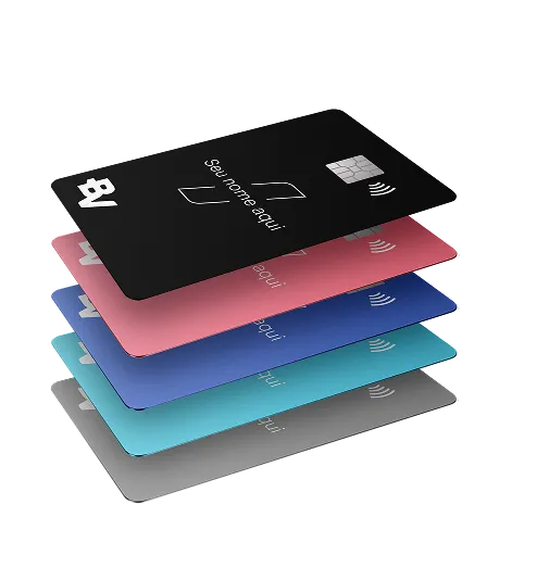 Cartões do banco BV empilhados um no outro, nas cores: preto, rosa, azul, azul ciano e cinza.