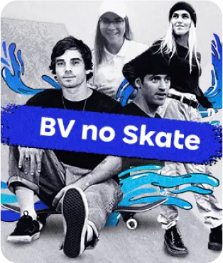 Uma composição com os skatistas patrocinados pelo banco BV. Há uma caixa com o texto ‘BV no Skate’ e quatro atletas em uma montagem: Murilo Peres, de camiseta preta, calça jeans e tênis preto sentado em seu skate, Kelvin Hoefler de camiseta preta e boné preto; Pâmela Rosa de camiseta polo branca, boné branco e óculos; Yndiara Asp de touca e blusa pretas, calça jeans e bota preta. Grafismos azuis, similares a água, acompanham a composição.