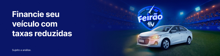 Banner azul do "Feirão BV", com um carro branco em um campo de futebol iluminado ao lado direito e o texto "Financie seu veículo com taxas reduzidas" ao lado esquerdo.