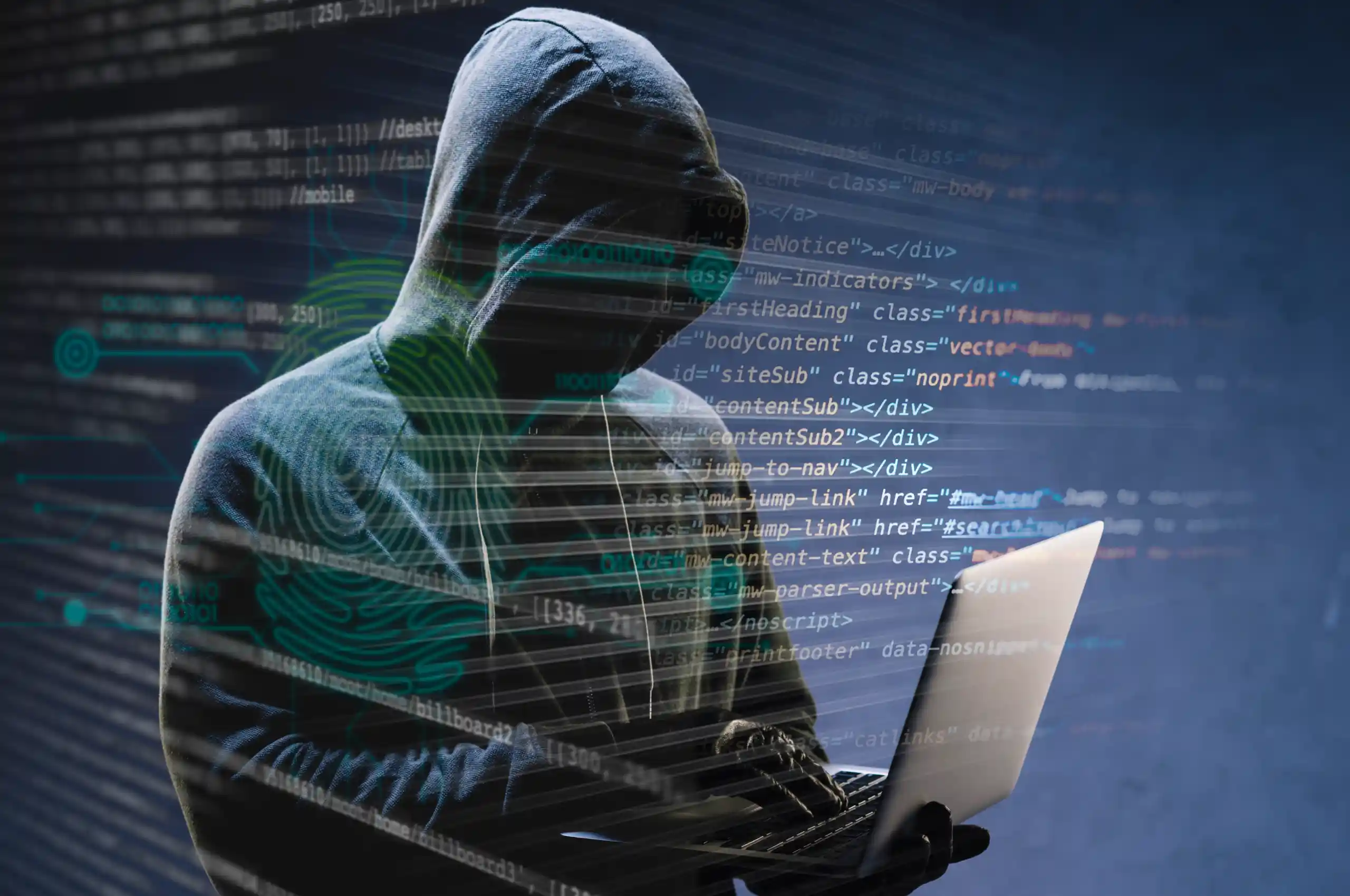 Pessoa com capuz em silhueta escura digitando em um laptop, com camadas de código e gráficos digitais sobrepostos na cena, sugerindo hacking ou atividade cibernética.
